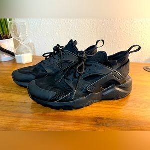 Black 6.5Y Nike Huarache
